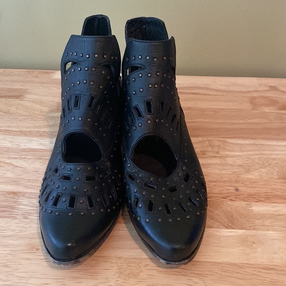 Sbicca Leather Studded Laser cutouts Heeled Booties Vintage Collection - Picture 2 of 9